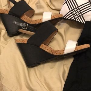 SIZE 10 BCBG Black and white color block wedges